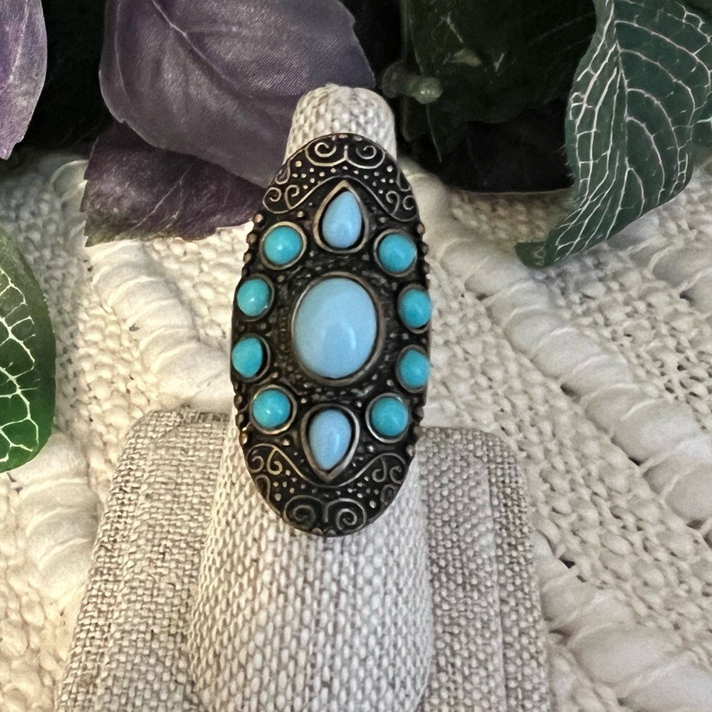 Beautiful Turquoise Oval Ring Size 7